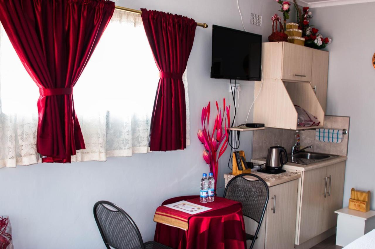 Kwampofu Guest House Хараре Экстерьер фото